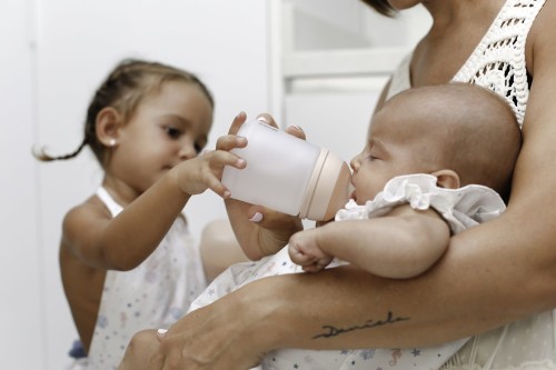 Butelka do karmienia o regulowanym przepływie dla niemowlaka Zero Zero 180 ml Suavinex