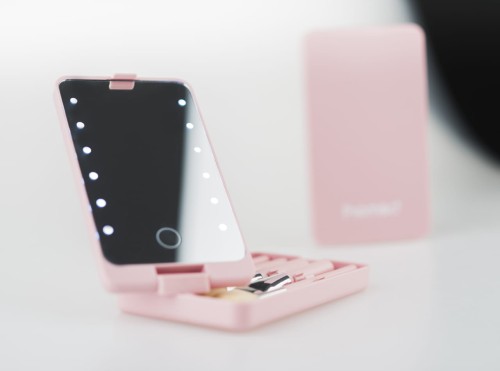 Lusterko z pędzlami do makijażu z podświetleniem LED w etui