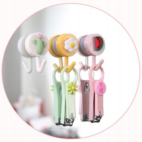 Wieszak wieszaczek haczyk plastikowy dla dzieci na ręcznik truskawka