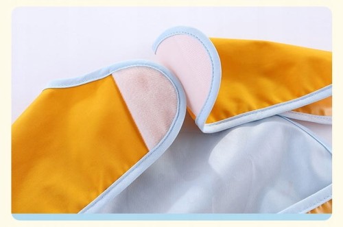 Śliniak dziecięcy do karmienia bez rękawów  