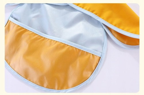 Śliniak dziecięcy do karmienia bez rękawów  